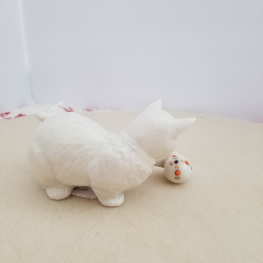 Elegant Lenox White Ceramic Cat Figurine with Ball, 1991 "Jewels of Light - Picture 4 of 4
